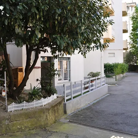 Montallegro 32M Free Parking Genova Esterno foto